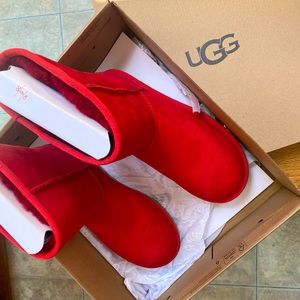 UGG W Classic Short II Red Boots